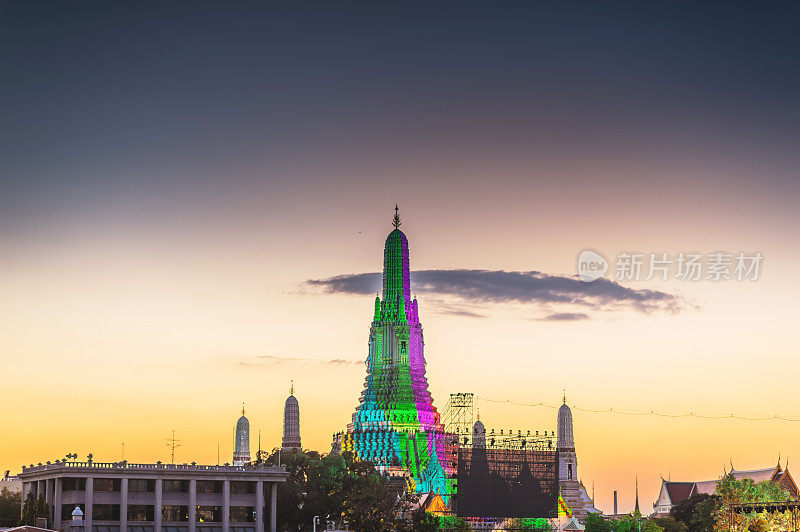曼谷地标Wat Arun寺在曼谷和泰国chaopraya